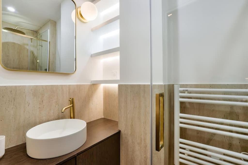 Sublime Duplex Avec Salle De Cinema Appartement *