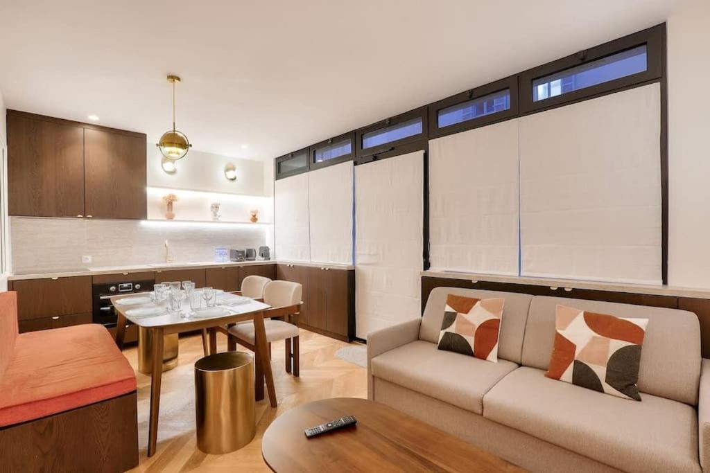 Sublime Duplex Avec Salle De Cinema *